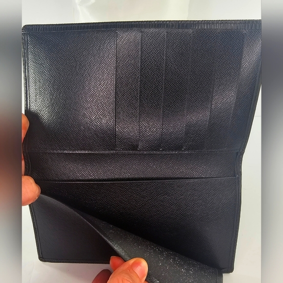 Louis Vuitton: Epi Leather Long Wallet-Black - Picture 4 of 6